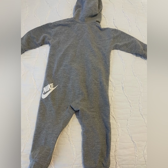 Nike toddler zip-up outfit 18M - Picture 2 of 2